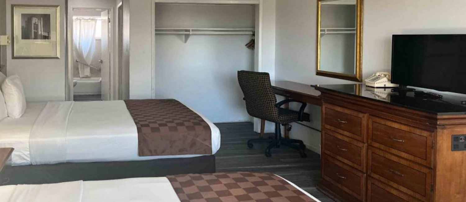 EXPERIENCE COMFORT IN OUR SPACIOUS GUEST ROOMS
